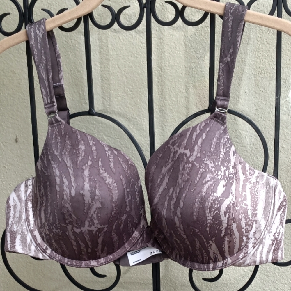 Lilyette UW, lightly padded bra with extra lift. Animal print in grey; size 40C.